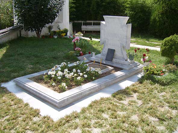 Baba Vanga’s grave in Rupite, Bulgaria (Photo: In-cognito)