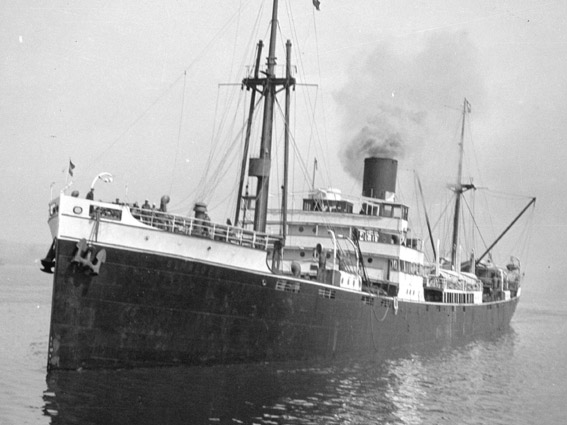 Dutch freighter SS Simaloer (Photo: Walter E. Frost)
